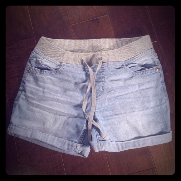 Light wash Jean shorts - Picture 1 of 2